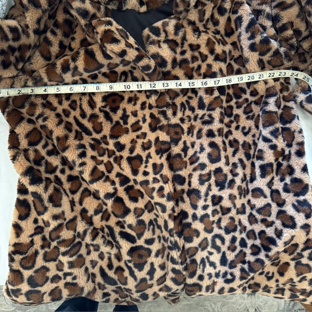 Cheetah Coat/Beth Dutton Costume - Picture 4 of 5